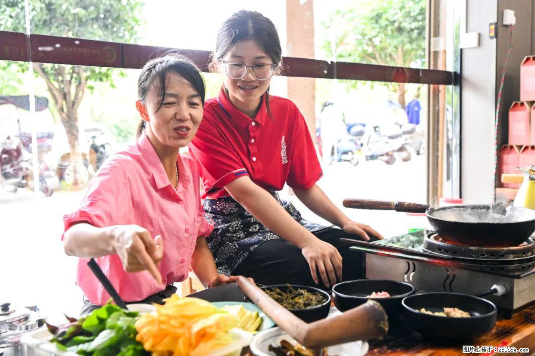 全网追的“扁担女孩”，找了一份暑假工，时薪12元 - 湛江生活资讯 - 湛江28生活网 zhanjiang.28life.com
